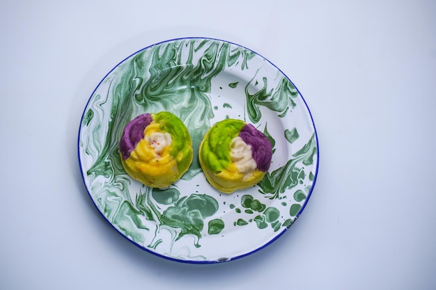 farfurie cu preparat colorat